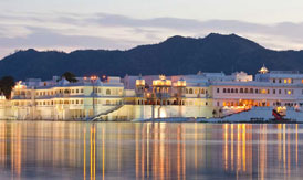 udaipur hotels night view